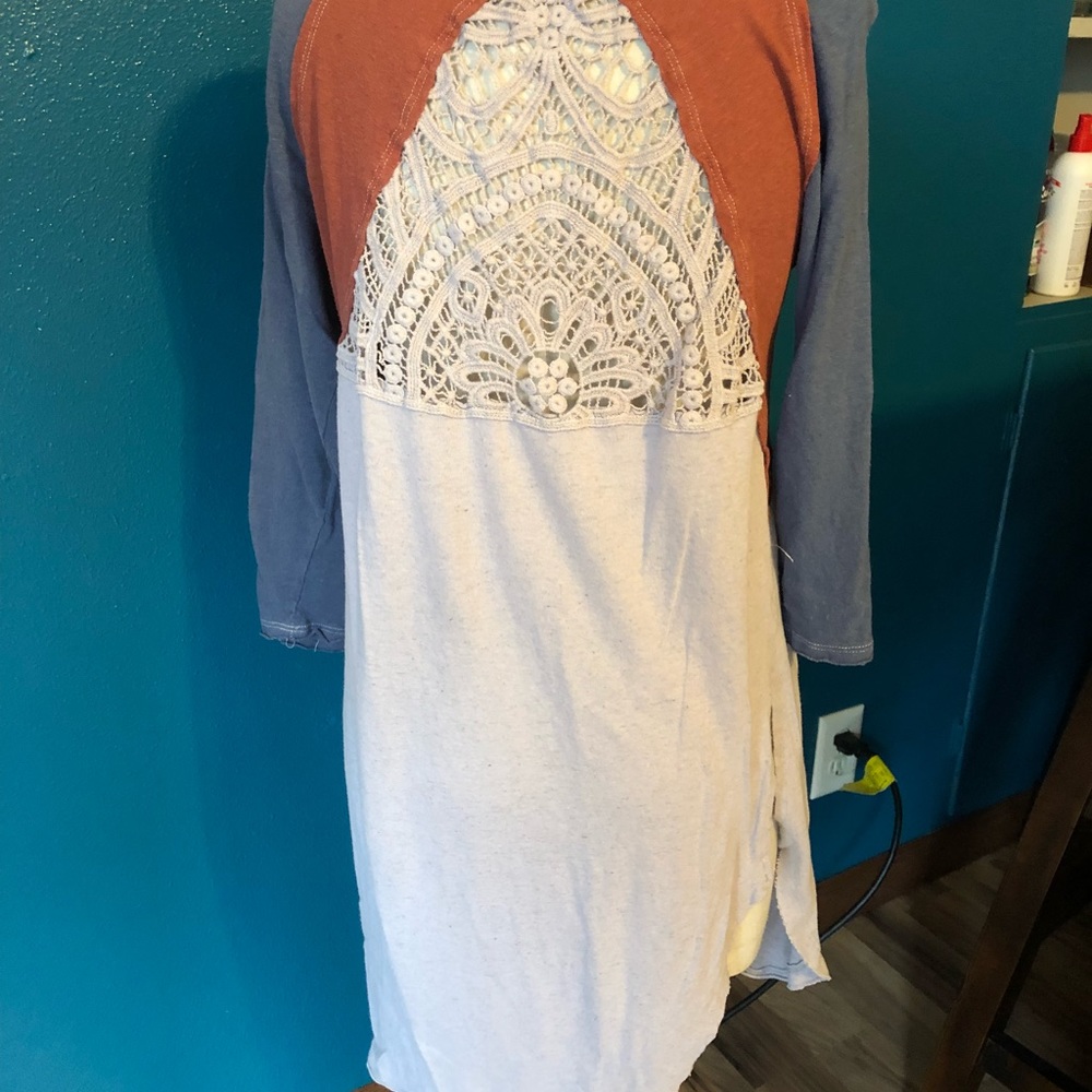 Long sleeve tee/tunic.